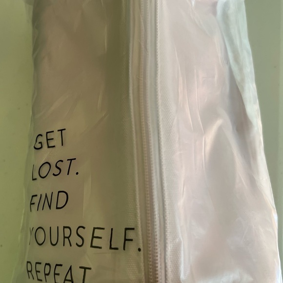 BEIS Bags Nwt Beis The Dopp Kit In Atlas Pink Poshmark beis-bags-nwt-beis-the-dopp-kit-in-atlas-pink-poshmark